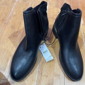 Chic Ann Taylor Women's Ankle Boot - Size 6.5, Black, Pre-Loved Never Worn